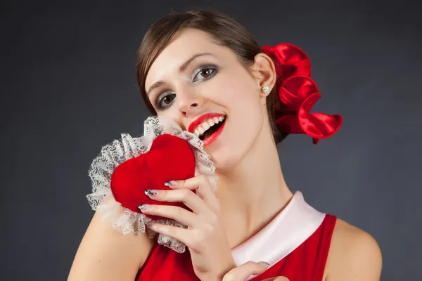 Happy smiling portrait of girl holding heart — Stock Photo, Image