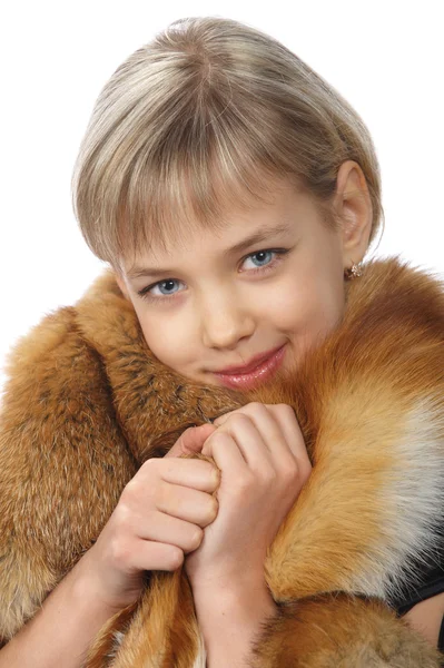 Όμορφη νεαρή ξανθιά κοπέλα στη γούνα — Φωτογραφία Αρχείου