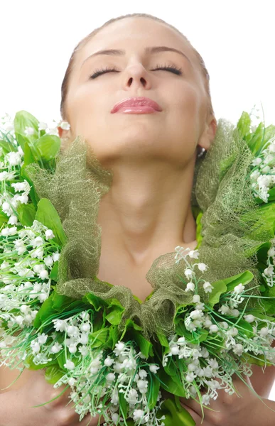 Kaunis alaston nainen kukkia chaplet — kuvapankkivalokuva
