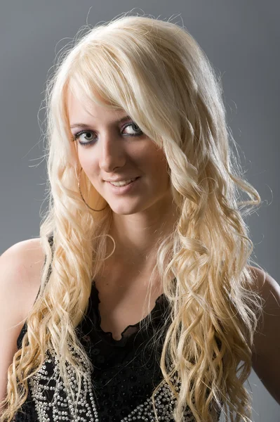 Vacker ung blond — Stockfoto