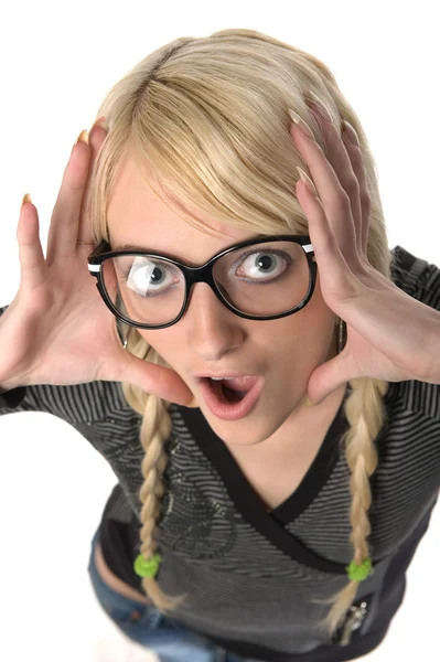 Mujer bastante joven con gafas se ve como una chica nerd, humor Imagen de archivo
