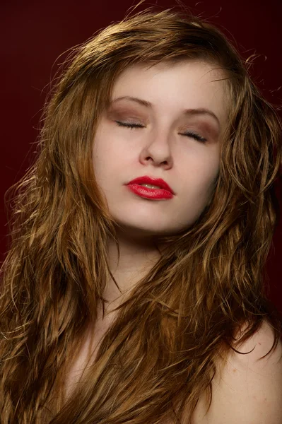 Menina ruiva de cabelos vermelhos — Fotografia de Stock