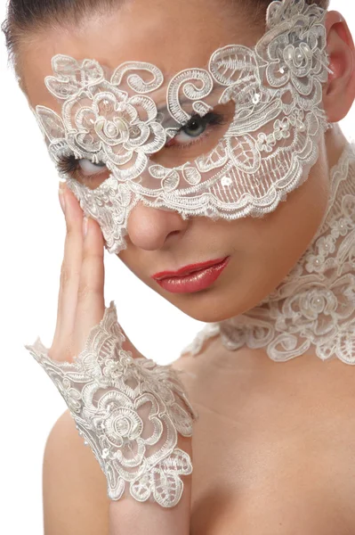 Vacker kvinna med anbud ansikte i spets mask över hennes ögon Stockbild