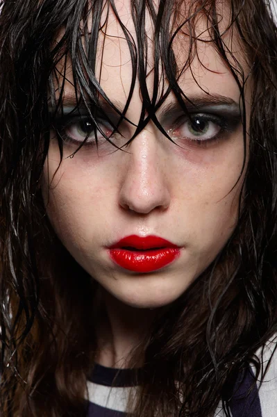 Close up retrato de beleza jovem com cabelos molhados e rosto b — Fotografia de Stock