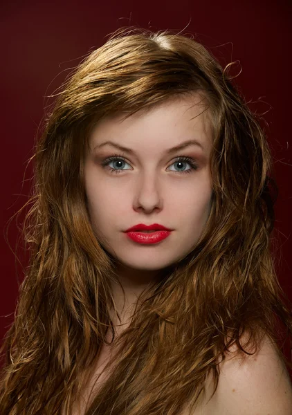 Πορτρέτο του ελκυστική κοκκινομάλλα κοπέλα με κλασική glam — Φωτογραφία Αρχείου