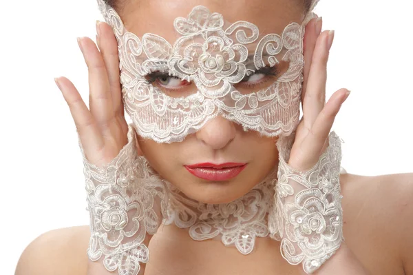 Vacker kvinna med anbud ansikte i spets mask över hennes ögon Royaltyfria Stockbilder