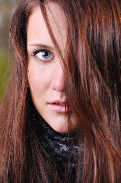 Close up portrait of a beautiful young woman — Stock Photo, Image