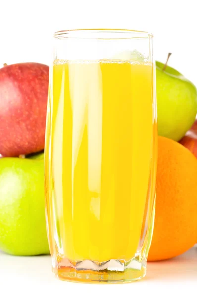 Owoce z soku na białym tle — Zdjęcie stockowe