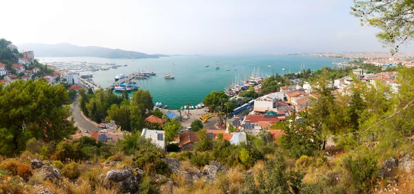 Vista panorâmica de uma cidade balnear, Fethiye, Turquia — Fotografia de Stock