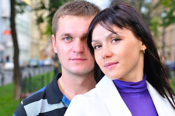 Attractive couple at city — Stock Photo, Image