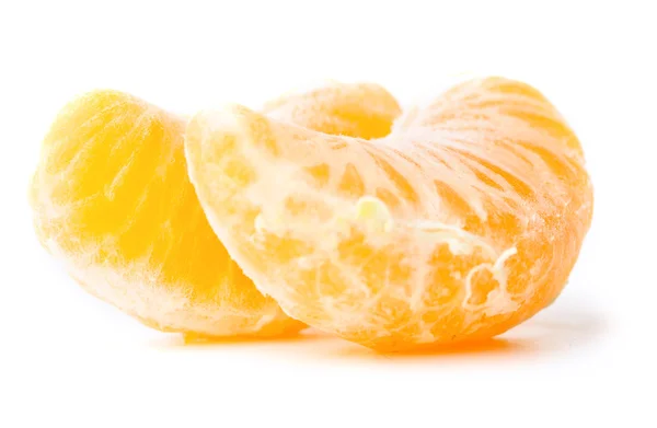 Frische Mandarine isoliert auf weiß — Stockfoto