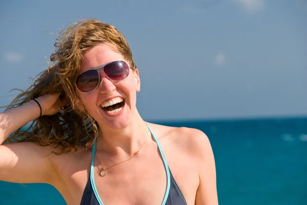 Счастливая Женщина Море — стоковое фото