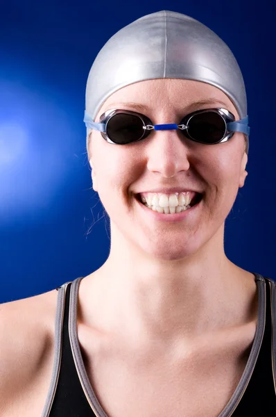 Glückliche Schwimmerin — Stockfoto