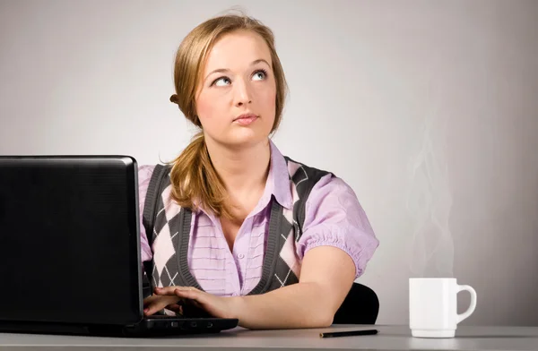 Office woman with laptop — Stock Photo, Image