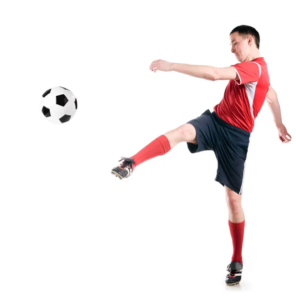 Jugador de fútbol golpea la pelota — Foto de Stock