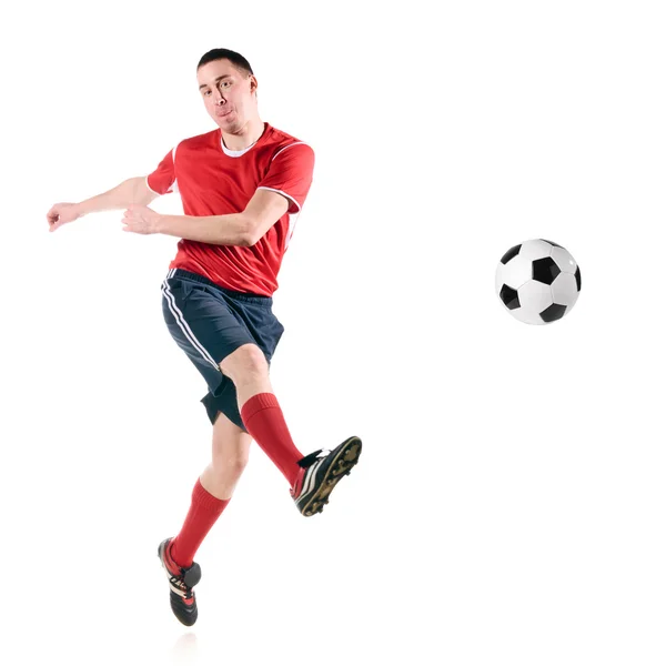 Jogador de futebol bate a bola — Fotografia de Stock