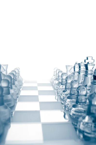 Genomskinligt glas schackpjäser — Stockfoto