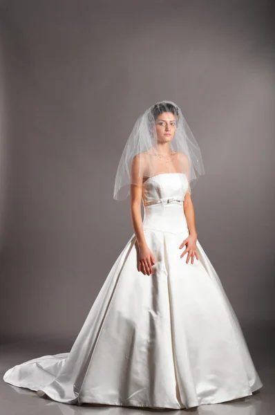 Noiva em vestido de noiva — Fotografia de Stock