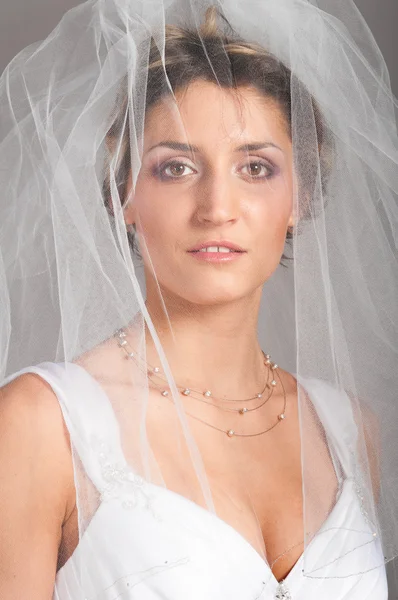 Panna młoda w sukni ślubnej — Zdjęcie stockowe