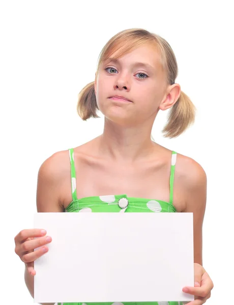 Девушка с пустой запиской на белом — стоковое фото