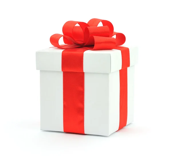 Weiße Geschenkschachtel Mit Roter Schleife Auf Weißem Hintergrund — Stockfoto