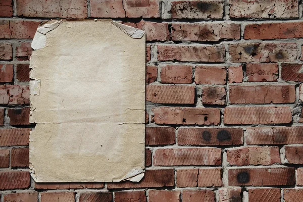 Papier sur mur de briques — Photo