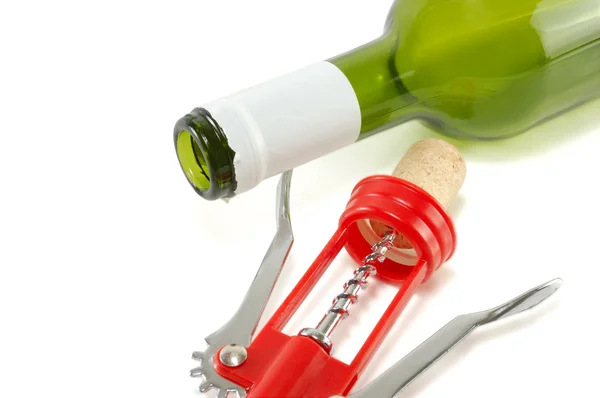 Uma garrafa de vinho e um saca-rolhas — Fotografia de Stock