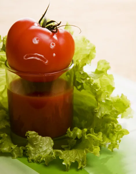 Tomate Rojo Sobre Vidrio Con Lechuga Hoja Cuando Los Tomates — Foto de Stock