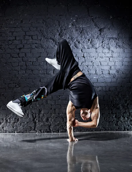 Young strong man break dance — Stock Photo, Image
