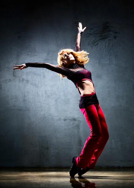 若い女性ダンサー — ストック写真
