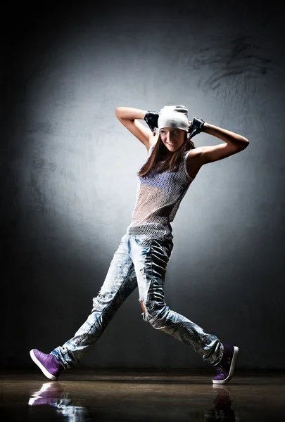 Jeune femme danseuse — Photo