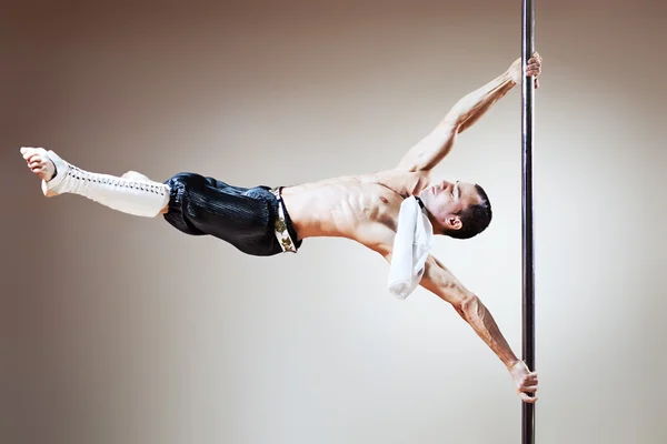 Pole-Dance-Mann — Stockfoto