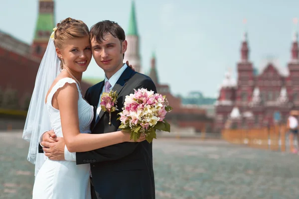 Genç Düğün Çift Portre Kızıl Meydan Moskova Rusya Üzerinde — Stok fotoğraf