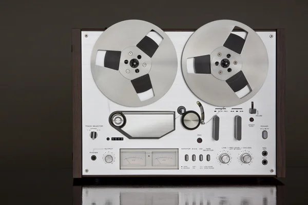 Vintage Reel-to-Reel Stereo Tape Deck Recorder — Stockfoto