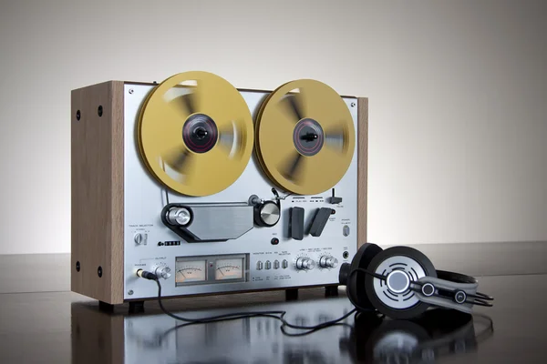Vintage Reel Reel Stereo Cassettedeck Recorder Met Koptelefoon — Stockfoto