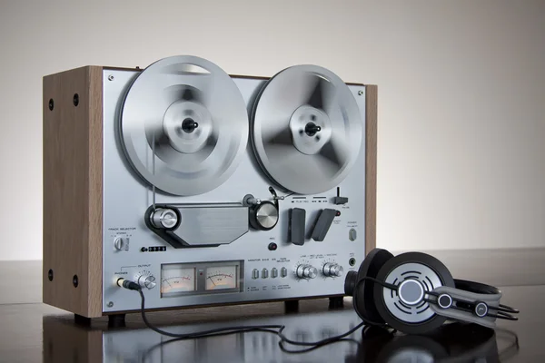 Vintage bul stereo kaset çalar kaydedici — Stok fotoğraf