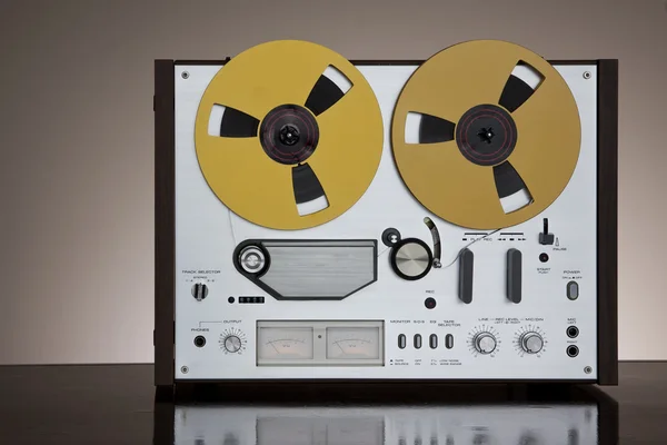 Vintage rullbandspelare stereo kassettdäck recorder — Stockfoto