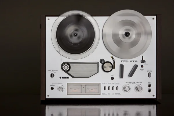 Vintage reel-to-reel stereo cassettedeck recorder — Stockfoto