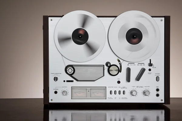 Vintage reel-to-reel stereo cassettedeck recorder — Stockfoto