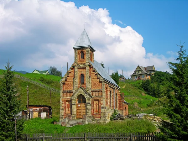 Igreja antiga em Vorokhta, Ucrânia — Fotografia de Stock