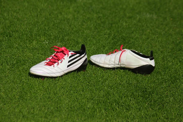 Pair Football Boots Green Grass — Stock Photo, Image