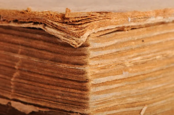 Artık kullanılmayan eski kitap arka - ön planda odaklanarak