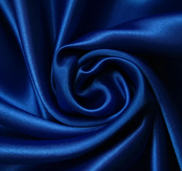 Hladké elegantní tmavě modré hedvábí — Stock fotografie
