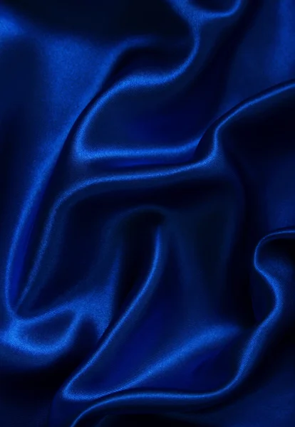 Гладкий елегантний синій шовк — стокове фото