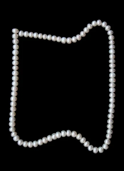 黒いベルベットの白い真珠 — ストック写真