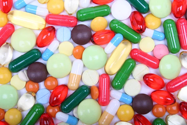 Diverses pilules et capsules multicolores — Photo