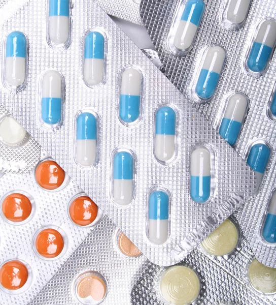 Opakowania zawierające różne tabletki i tabletki — Zdjęcie stockowe