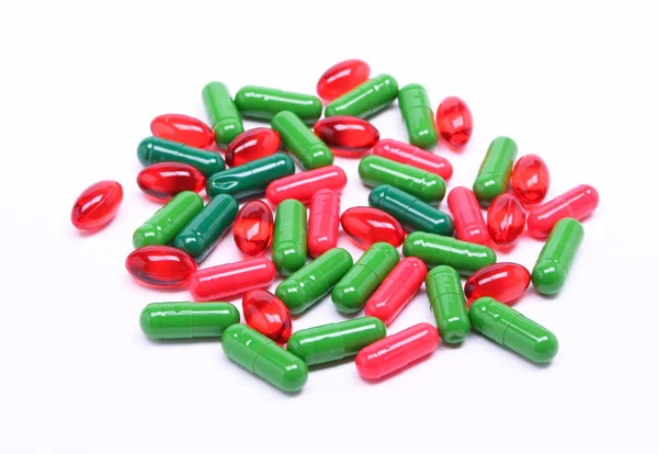 Coloridas Píldoras Rojas Verdes Sobre Fondo Blanco — Foto de Stock