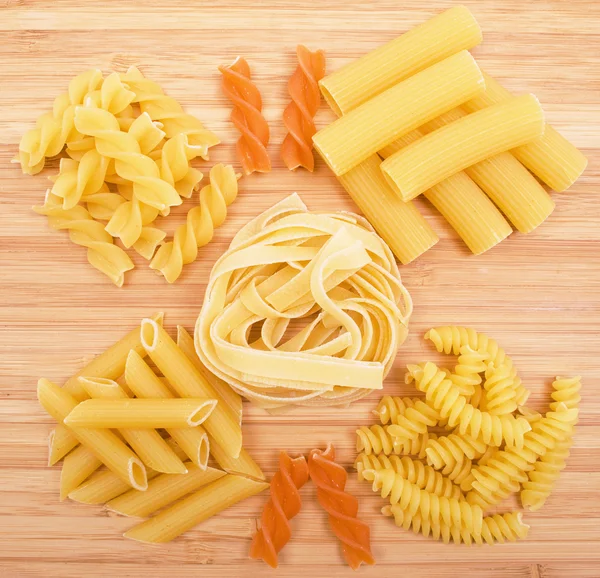 Diversi Tipi Pasta Italiana Sullo Sfondo Legno — Foto Stock