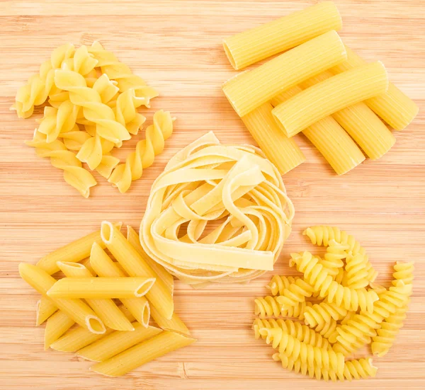 Diversi tipi di pasta italiana — Foto Stock